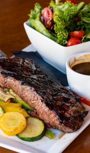 steak-salad-veggies-LaForge-Mont-Tremblant